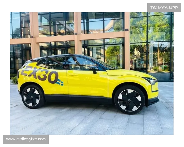 中年男人的梦中情车?新款M7珊瑚红实拍曝光,高级感拉满! 中年男人的梦中情车?新款M7珊瑚红实拍曝光,高级感拉满!